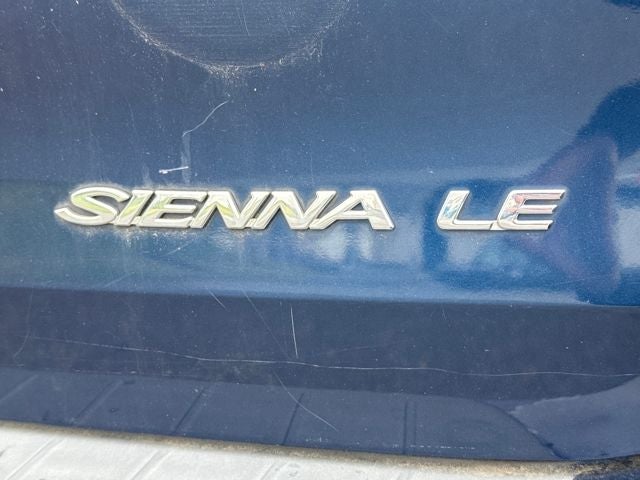 2004 Toyota Sienna LE