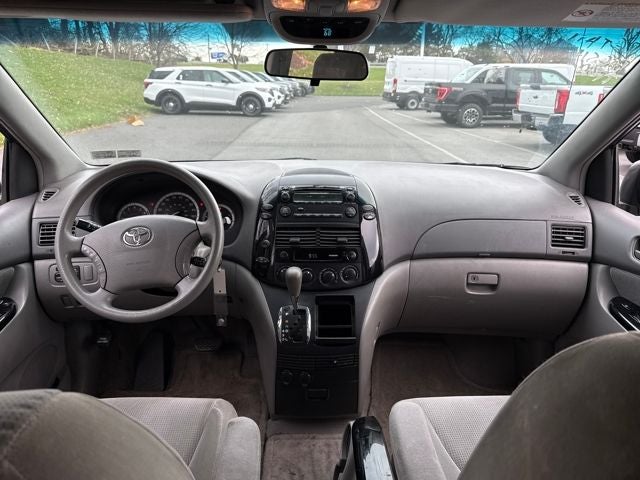 2004 Toyota Sienna LE