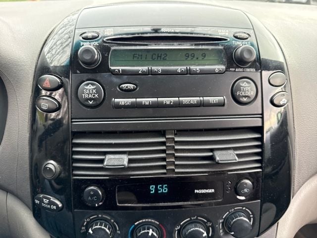 2004 Toyota Sienna LE