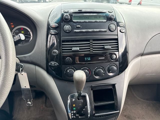 2004 Toyota Sienna LE