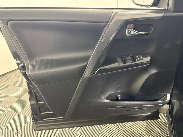 2016 Toyota RAV4 SE