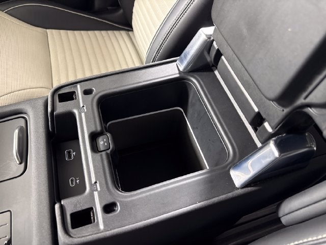 2023 Land Rover Discovery Metropolitan Edition