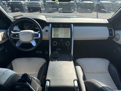 2023 Land Rover Discovery Metropolitan Edition