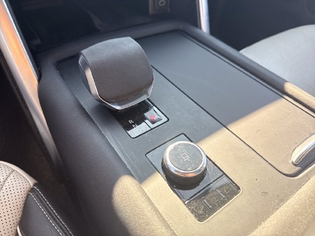 2023 Land Rover Discovery Metropolitan Edition