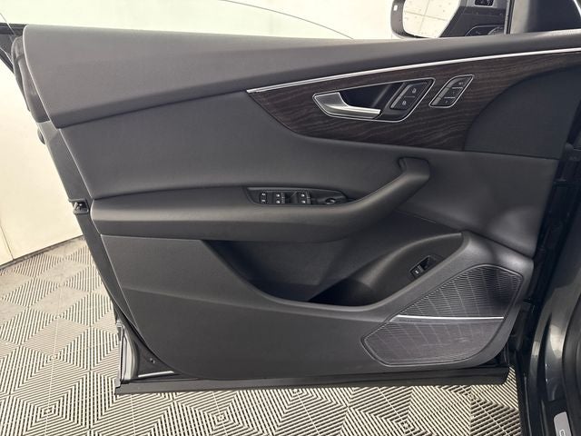 2020 Audi Q8 55 Premium Plus quattro
