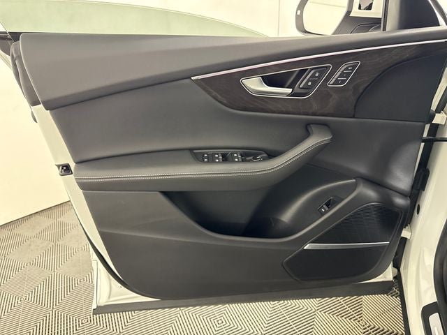 2023 Audi Q8 55 Premium Plus quattro
