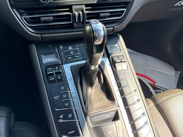 2020 Porsche Macan Base