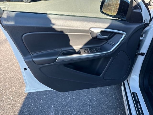 2018 Volvo V60 Cross Country T5